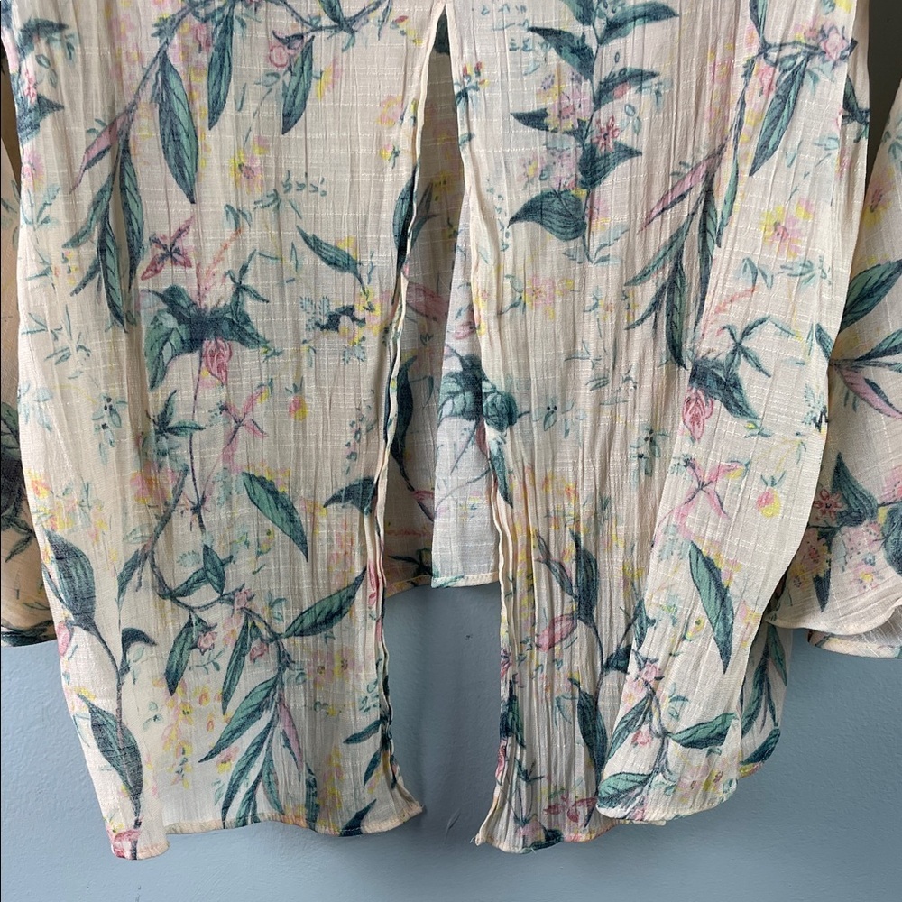 LC Lauren Conrad Floral Cream Blouse Size M - Picture 9 of 10